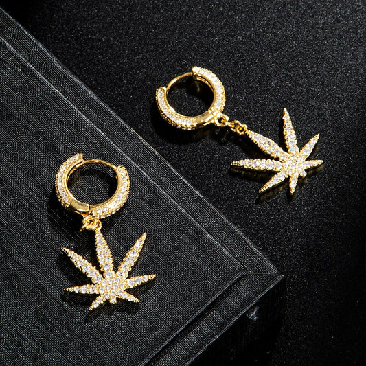 Boucles d'oreilles feuille de chanvre glacé plaqué or
