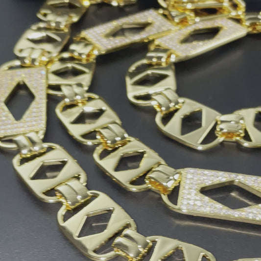 14mm diamanten gouden koningsketting met ruiten close-up video